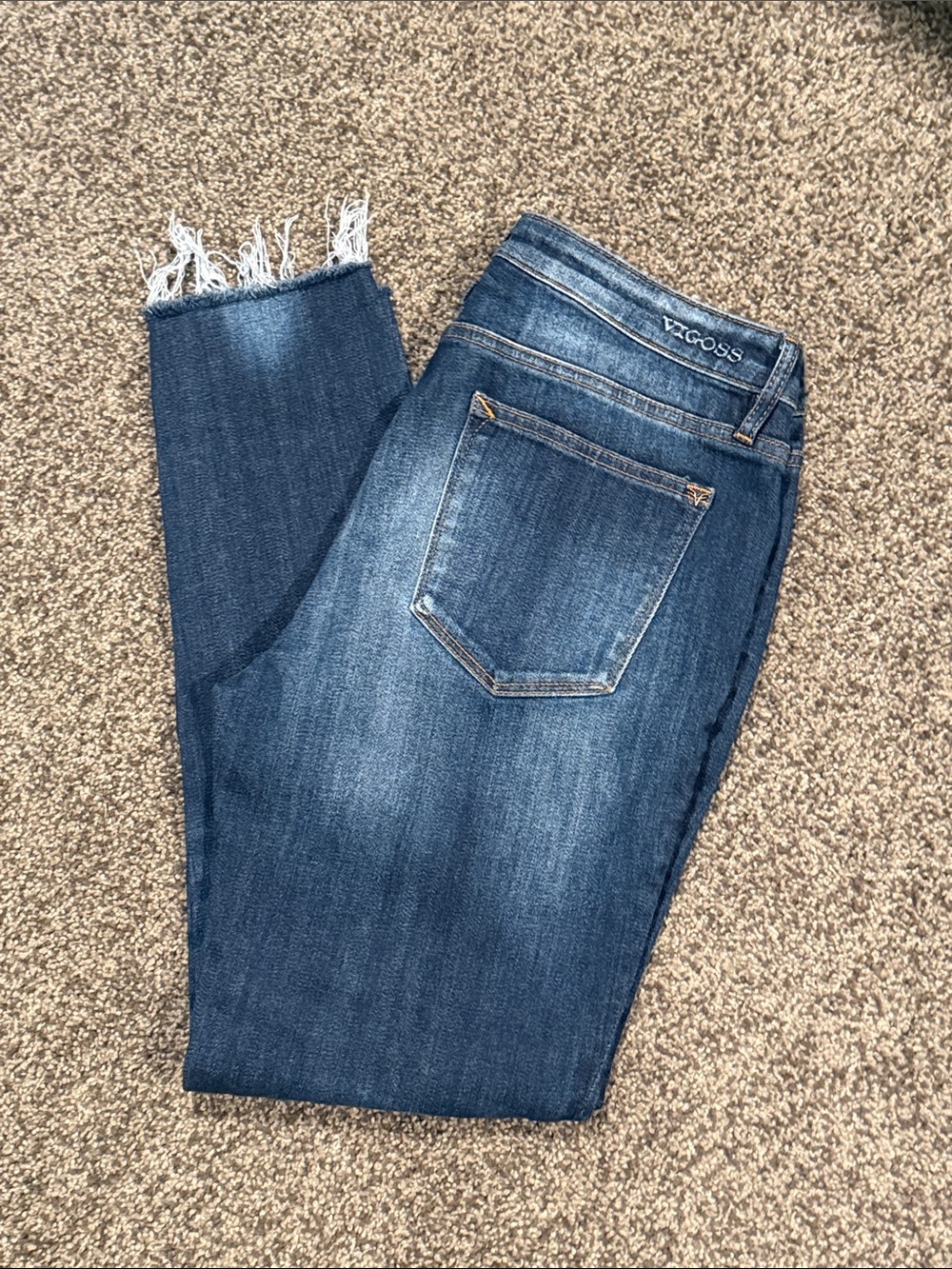 Vigoss Women's Medium/Dark Blue Cropped Frayed Hem Jeans